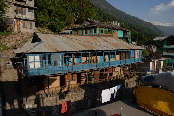 Maison traditionnelle à Manali – Voyage moto du Kinnaur au Spiti, Himachal pradesh, Inde, Himalaya Maison traditionnelle à Manali - Voyage moto du Kinnaur au Spiti, Himachal pradesh, Inde, Himalaya
