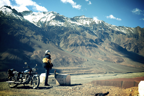Royal enfield dans les vallées désertes du Spiti – Voyage moto du Kinnaur au Spiti, Himachal pradesh, Inde, Himalaya Royal enfield dans les vallées désertes du Spiti - Voyage moto du Kinnaur au Spiti, Himachal pradesh, Inde, Himalaya