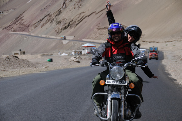 Royal Enfield dans la vallée de l’Indus – Voyage moto au coeur du Ladakh, Inde, Himalaya Royal Enfield dans la vallée de l'Indus - Voyage moto au coeur du Ladakh, Inde, Himalaya