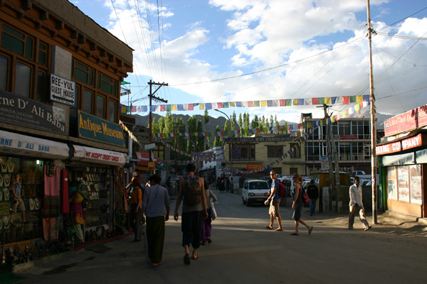 Centre de Leh, la capitale du Ladakh – Voyage moto au coeur du Ladakh, Inde, Himalaya Centre de Leh, la capitale du Ladakh - Voyage moto au coeur du Ladakh, Inde, Himalaya