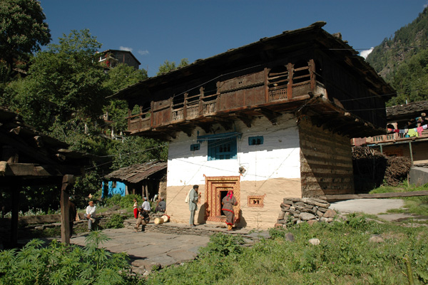 Maison traditionnelle vieux village de Manali, Himachal Pradesh – Voyage à moto Transhimalayenne et Ladakh, Inde, Himalaya Maison traditionnelle vieux village de Manali, Himachal Pradesh - Voyage à moto Transhimalayenne et Ladakh, Inde, Himalaya